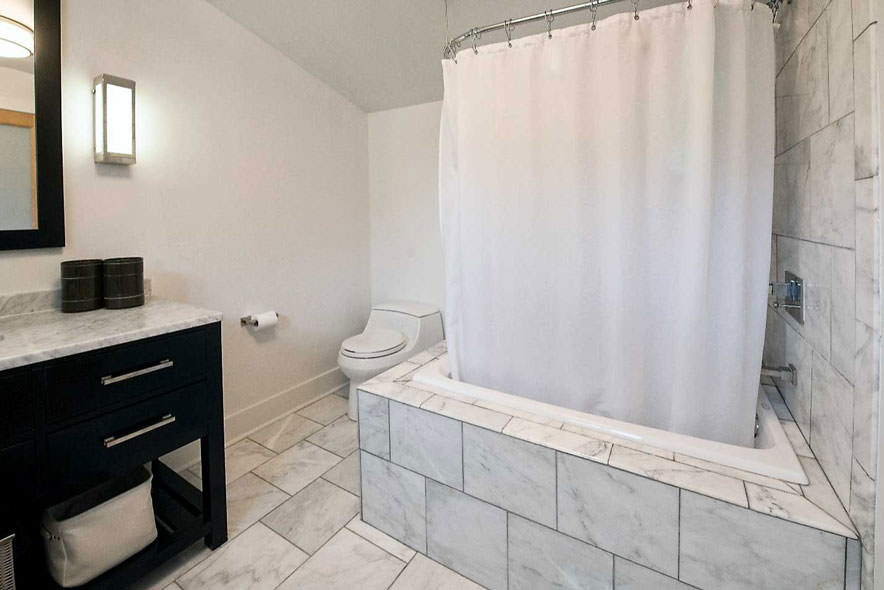 152 Conarroe St - Bathroom