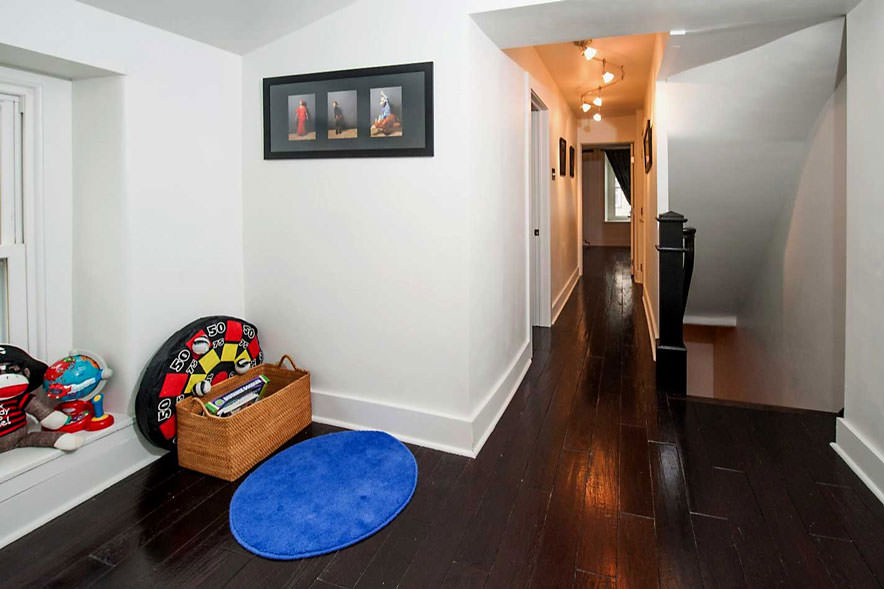 152 Conarroe St - Hallway